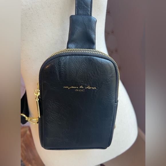 Black Leather Crossbody Travel Bag - Picture 7 of 15